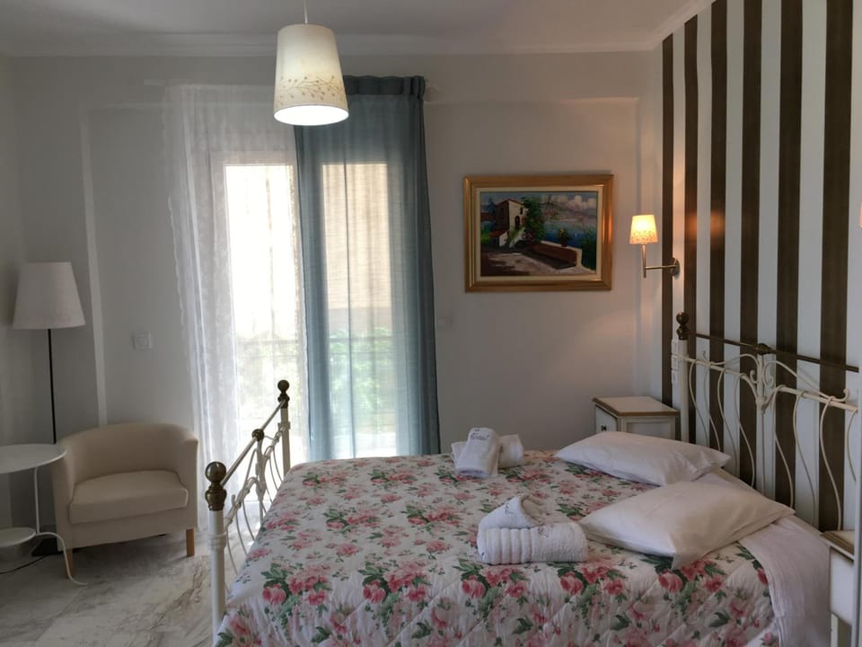 Free cribs/infant beds, free WiFi, bed sheets