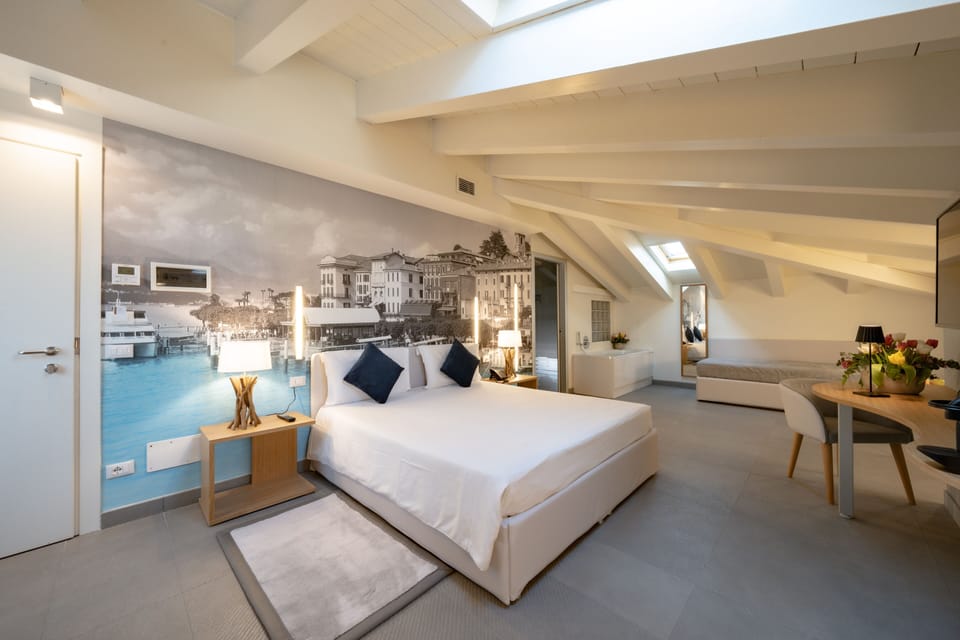 Suite | Living area | Flat-screen TV, pay movies