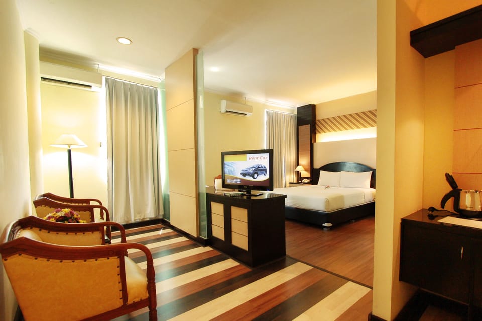 LCD TV, MP3 dock