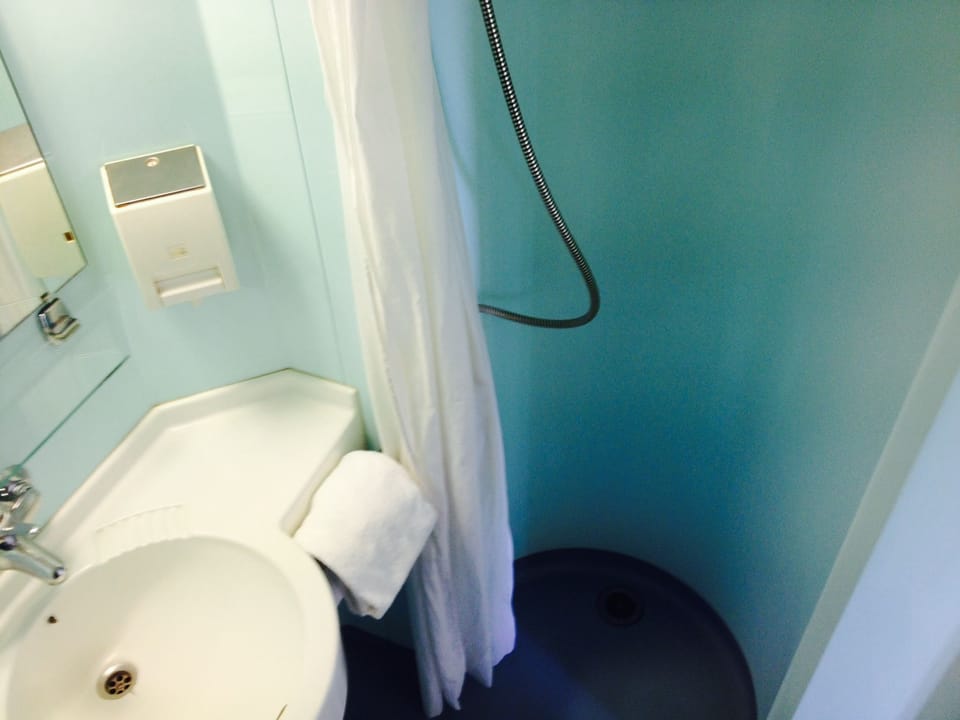 Triple Room | Desk, blackout drapes, soundproofing, bed sheets