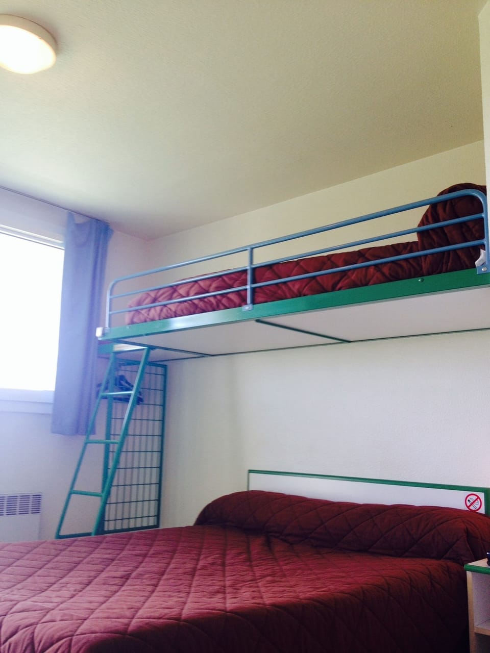 Triple Room | Desk, blackout drapes, soundproofing, bed sheets
