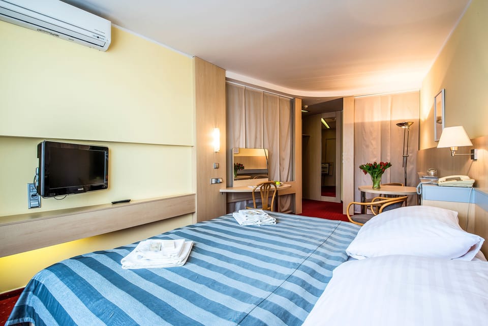 Junior Suite | Minibar, in-room safe, desk, soundproofing