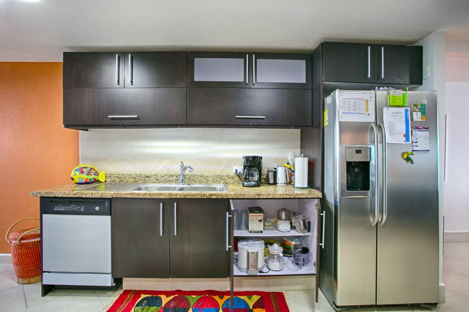 Lots of kitchen gadgets for those of you who like cooking.