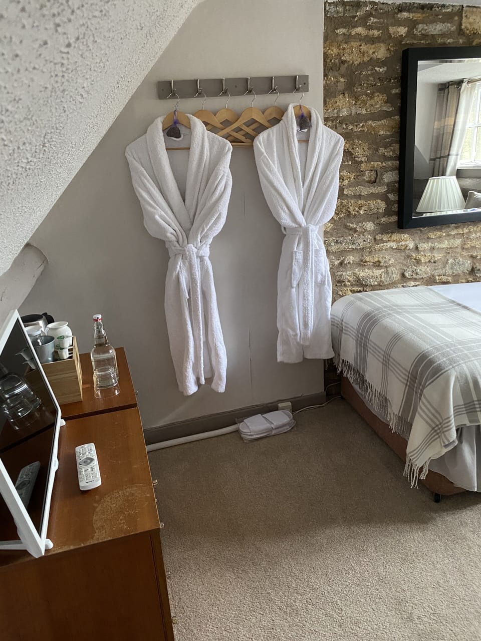 Basic Twin Room | Egyptian cotton sheets, premium bedding, individually decorated