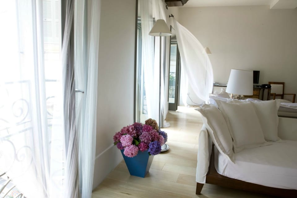 Suite | Living area | LCD TV