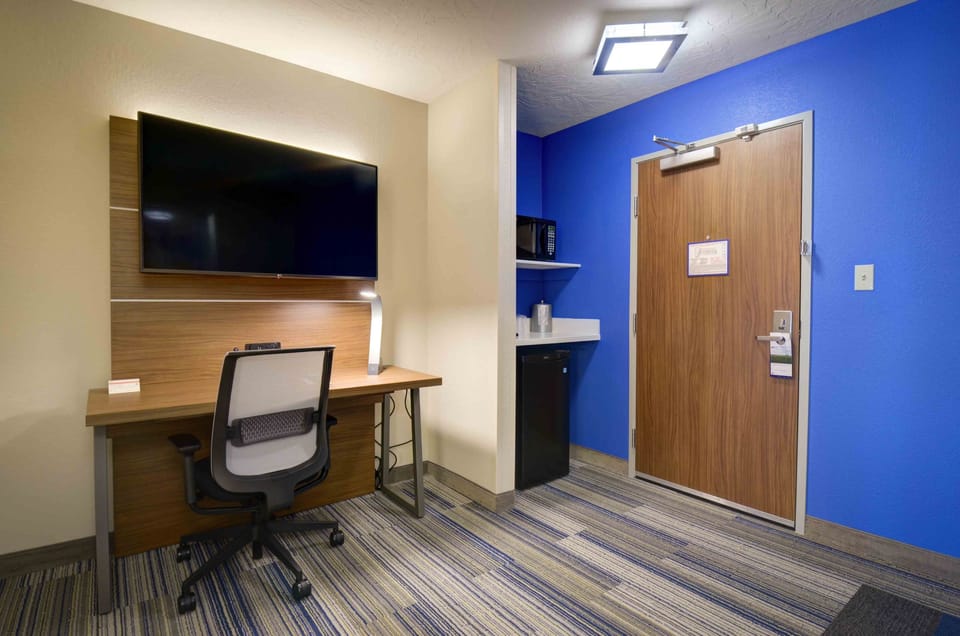 In-room safe, desk, soundproofing, iron/ironing board