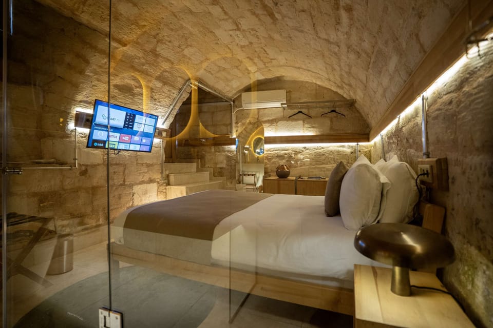 Executive Room | Egyptian cotton sheets, premium bedding, minibar, in-room safe