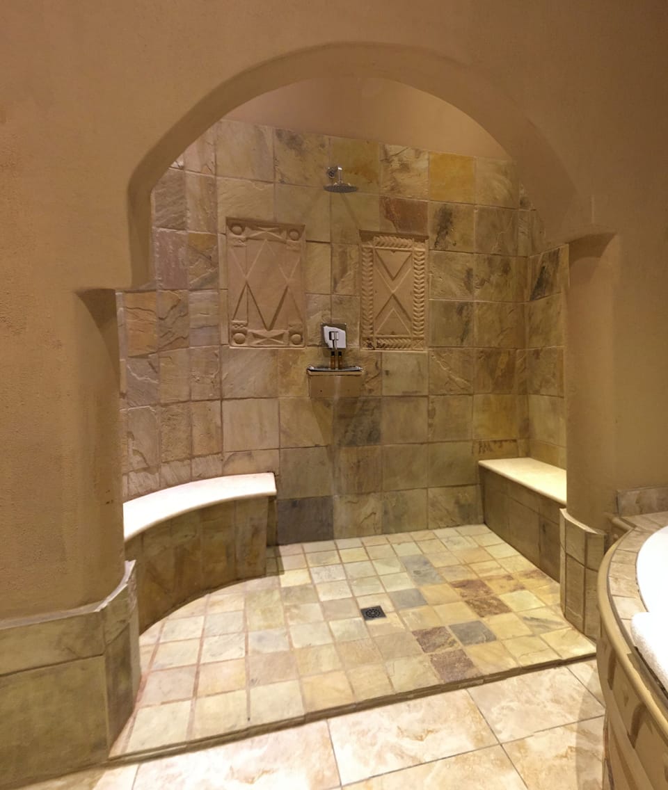 Standard Twin Room | Bathroom | Slippers, towels
