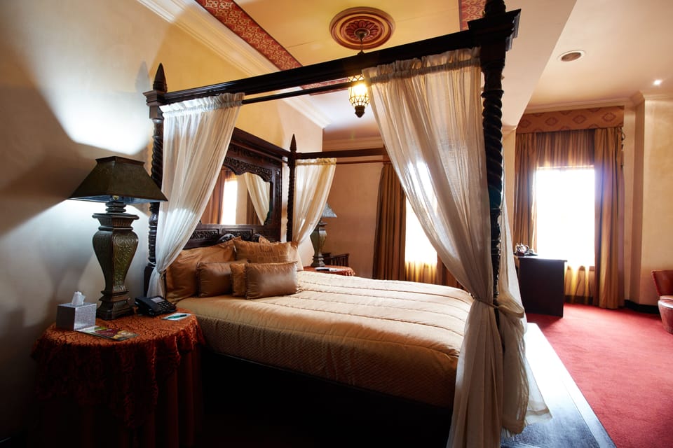Executive Suite | In-room safe, desk, iron/ironing board, free WiFi