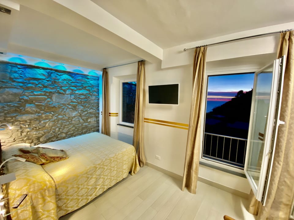 Panoramic Room, Multiple Beds, Air conditioning, Ocean View | Hypo-allergenic bedding, down comforters, pillowtop beds, in-room safe