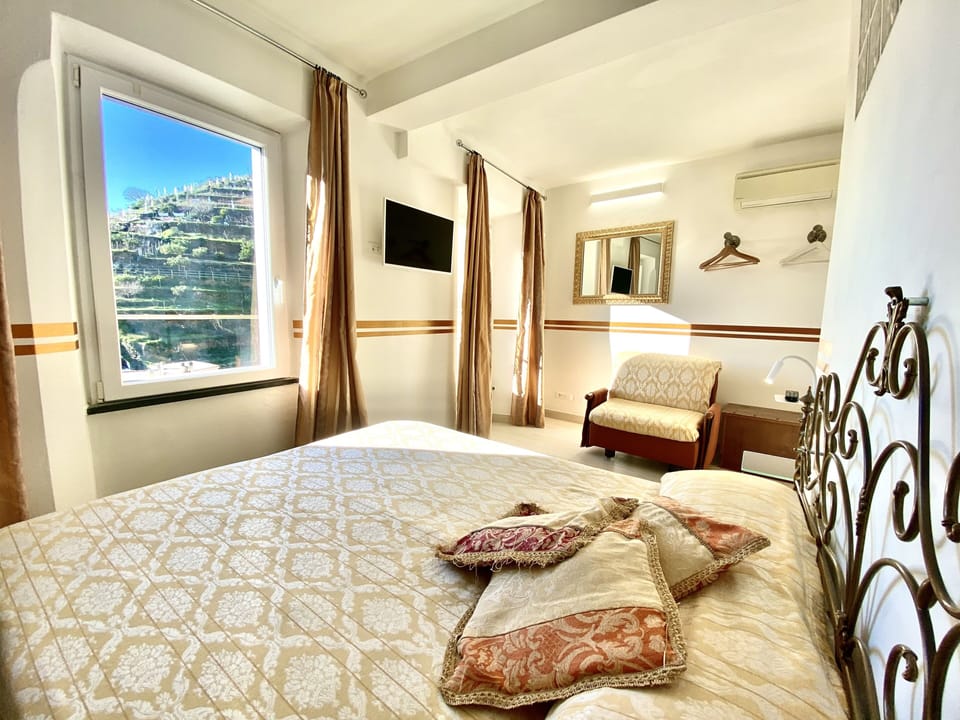 Panoramic Room, Multiple Beds, Air conditioning, Ocean View | Hypo-allergenic bedding, down comforters, pillowtop beds, in-room safe