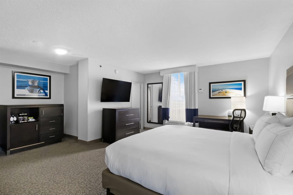 Studio, 1 King Bed with Sofa bed, Non Smoking | Premium bedding, in-room safe, desk, blackout drapes