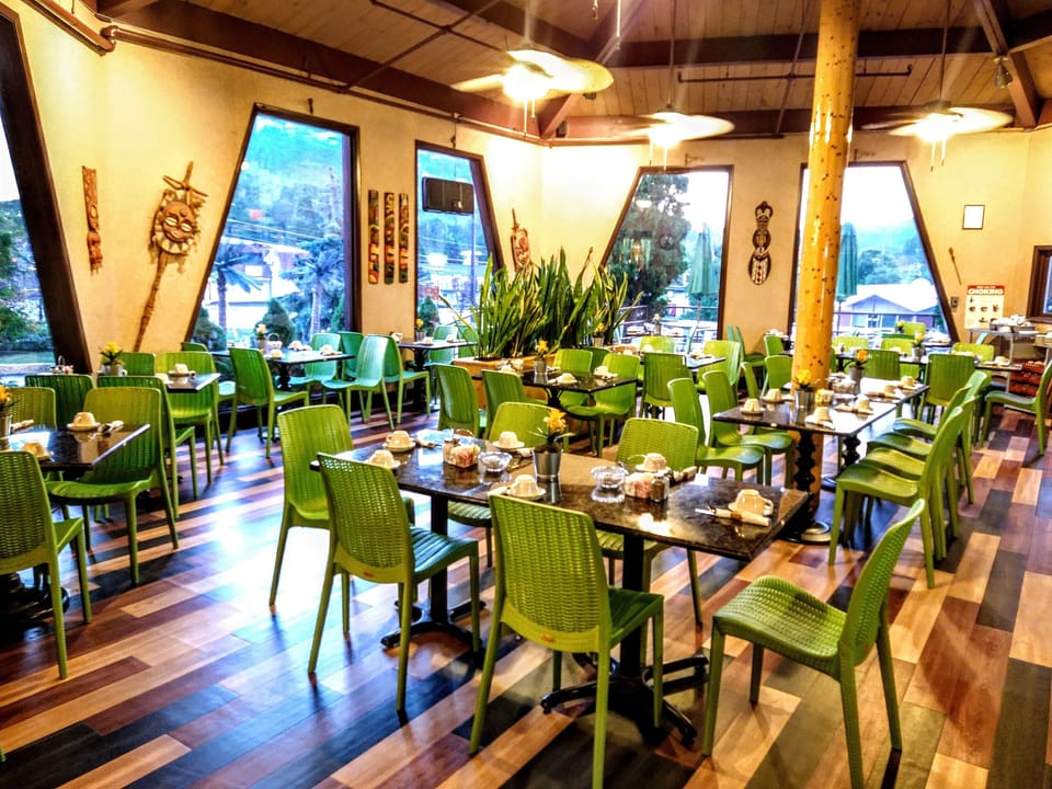 Cooked-to-order breakfast for a fee on weekends