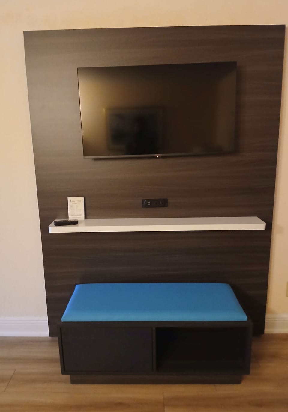 Standard Room, 1 Queen Bed with Sofa bed | In-room safe, iron/ironing board, free WiFi, bed sheets