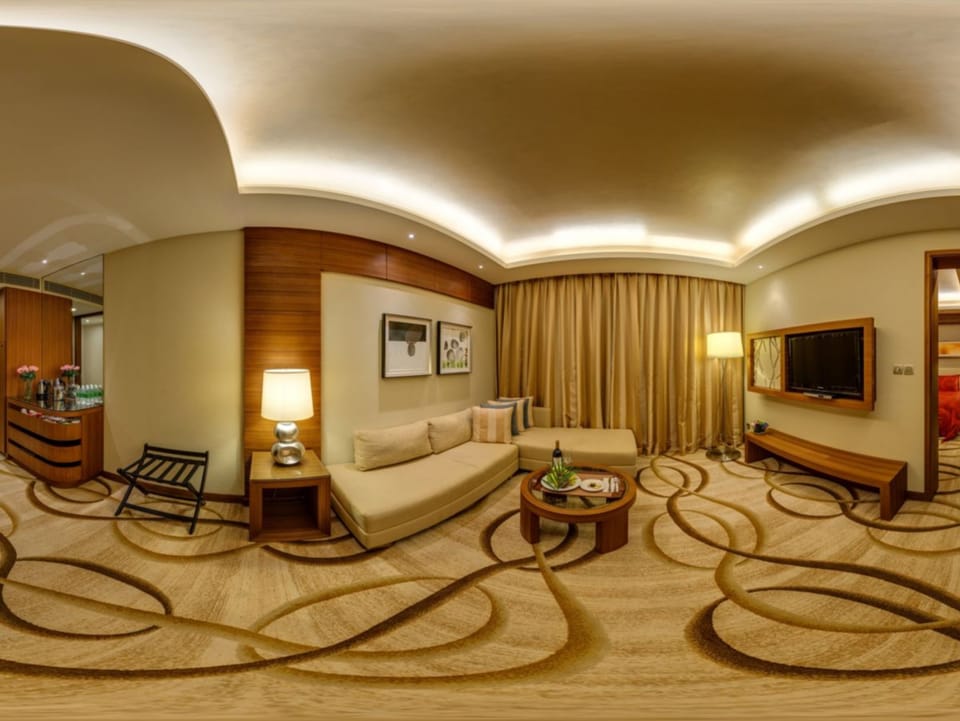 Down comforters, minibar, in-room safe, desk