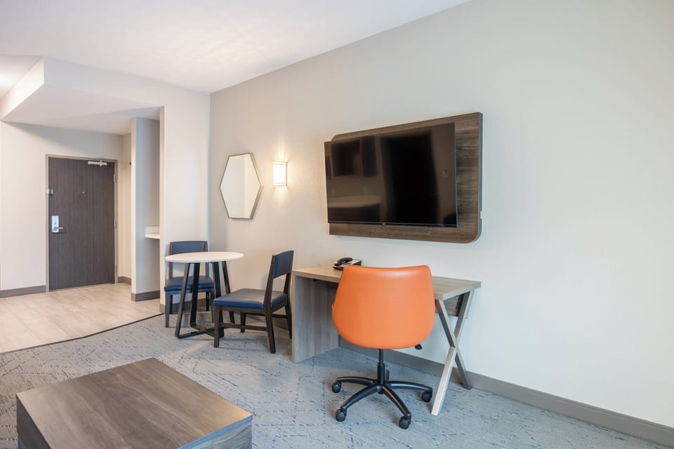 Suite, 1 Bedroom | Pillowtop beds, in-room safe, desk, laptop workspace