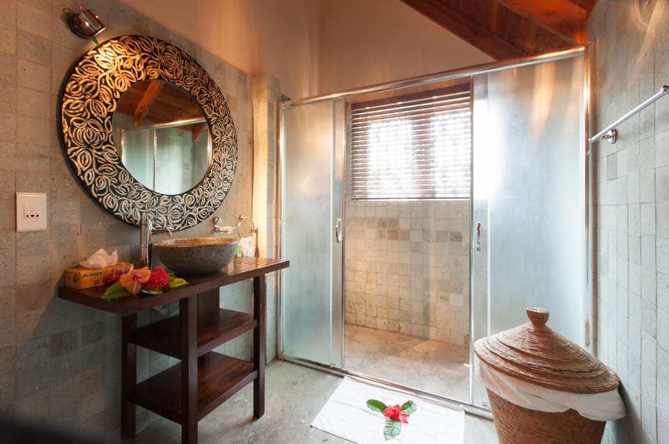 Deluxe Single Room | 4 bedrooms, minibar, in-room safe, desk