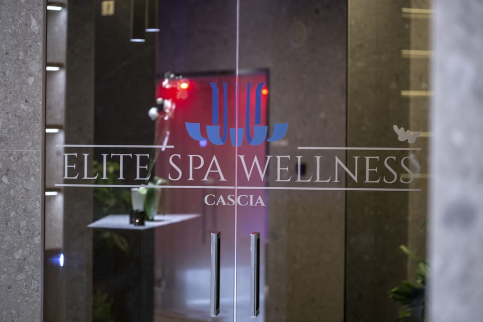 Sauna, hot tub, steam room, Turkish bath, body treatments, body scrubs