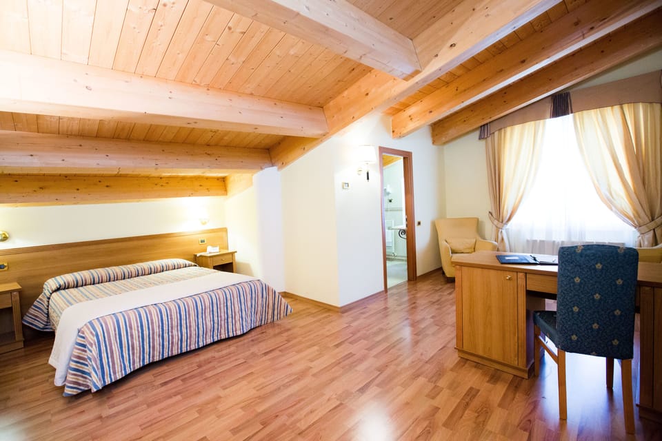 Deluxe Double or Twin Room | Premium bedding, down comforters, minibar, in-room safe