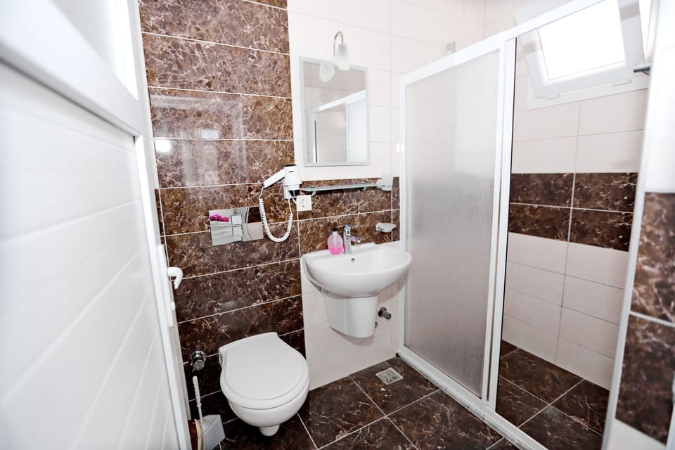 Shower, towels