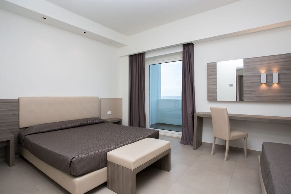 1 bedroom, Frette Italian sheets, premium bedding, in-room safe