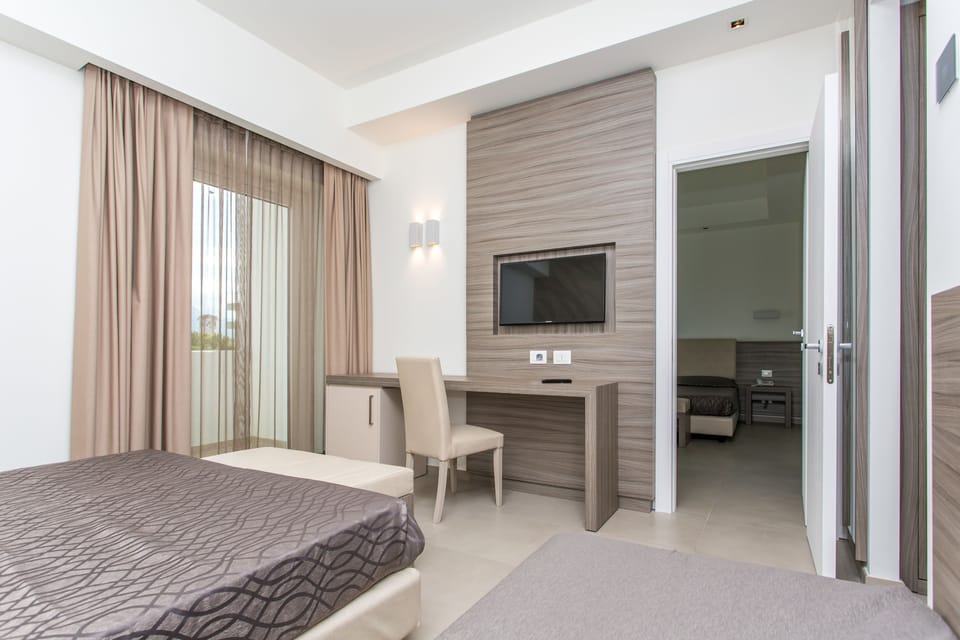 1 bedroom, Frette Italian sheets, premium bedding, in-room safe