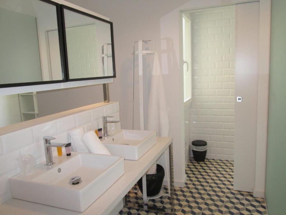 Quadruple Room, Terrace, Sea View | Bathroom | Shower, free toiletries, towels, soap