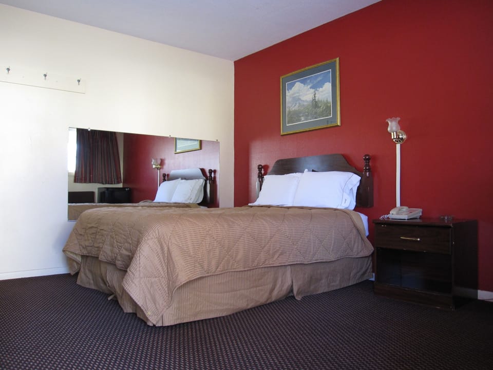 Desk, WiFi (free), bed sheets