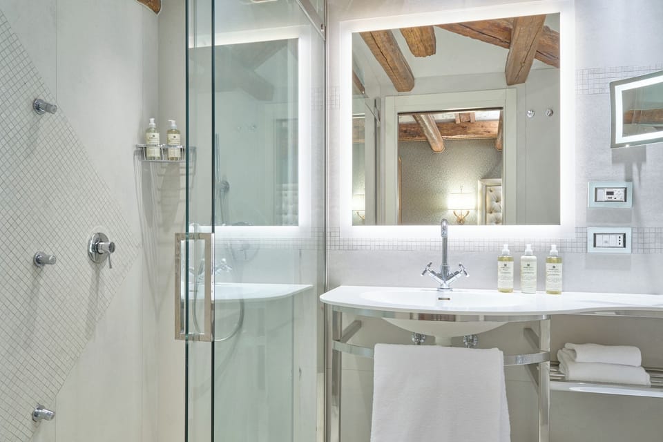 Rainfall showerhead, free toiletries, hair dryer, bidet