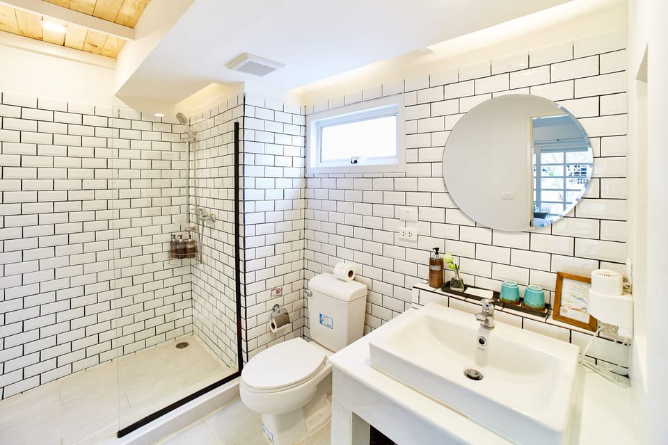 Baansiri Cottage | Bathroom | Free toiletries, hair dryer, bathrobes, bidet