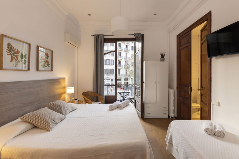 Habitación doble estándar, con cama supletoria a petición del cliente | Down comforters, iron/ironing board, free WiFi