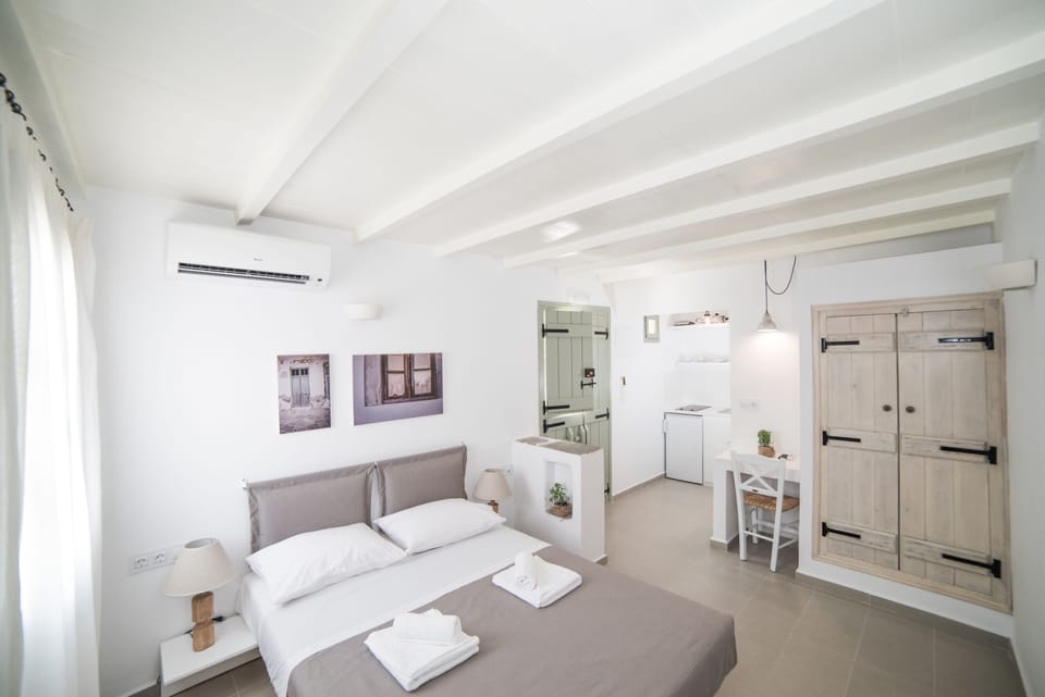 Studio (Elegant) | Premium bedding, down comforters, in-room safe, desk