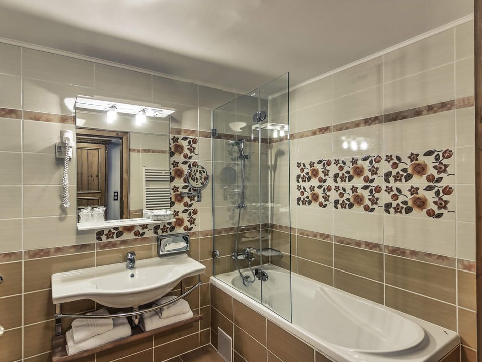 Superior Suite, 1 Double Bed with Sofa bed | Pillowtop beds, minibar, in-room safe, desk