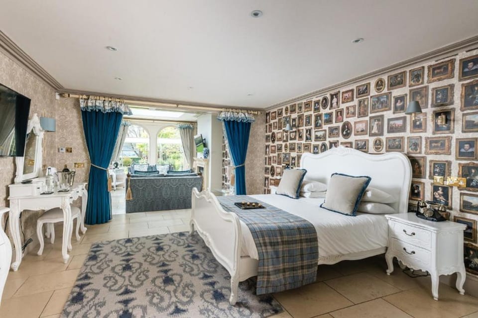 Grand Suite | In-room safe, individually decorated, individually furnished