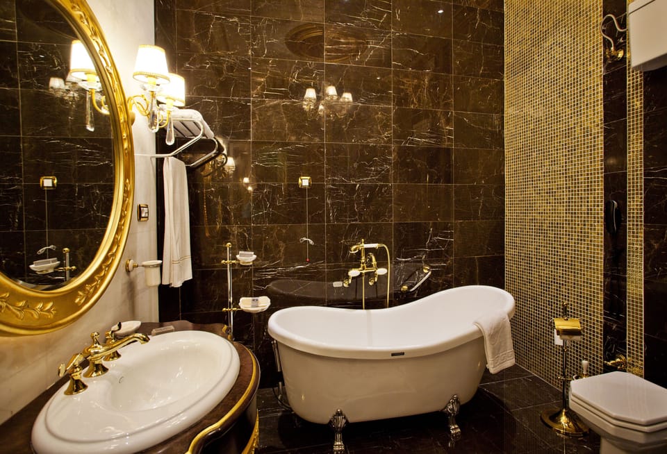 Suite | Bathroom | Combined shower/tub, spring water tub, rainfall showerhead