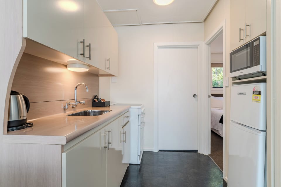 Superior Suite, 1 Bedroom, Kitchen, City View | Private kitchen | Coffee/tea maker, fridge, microwave, cookware/dishes/utensils