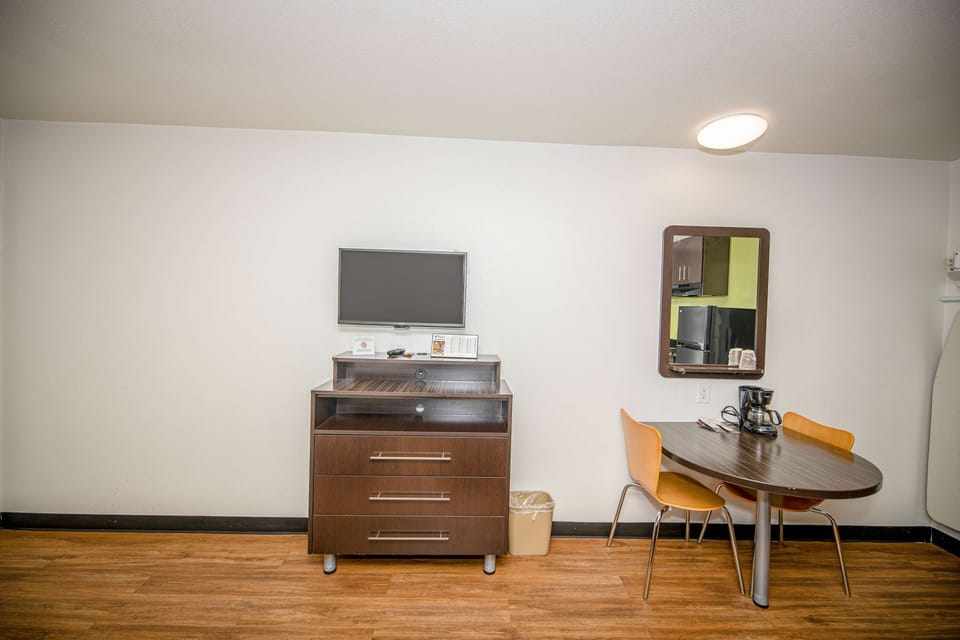 Iron/ironing board (on request), WiFi (free), bed sheets
