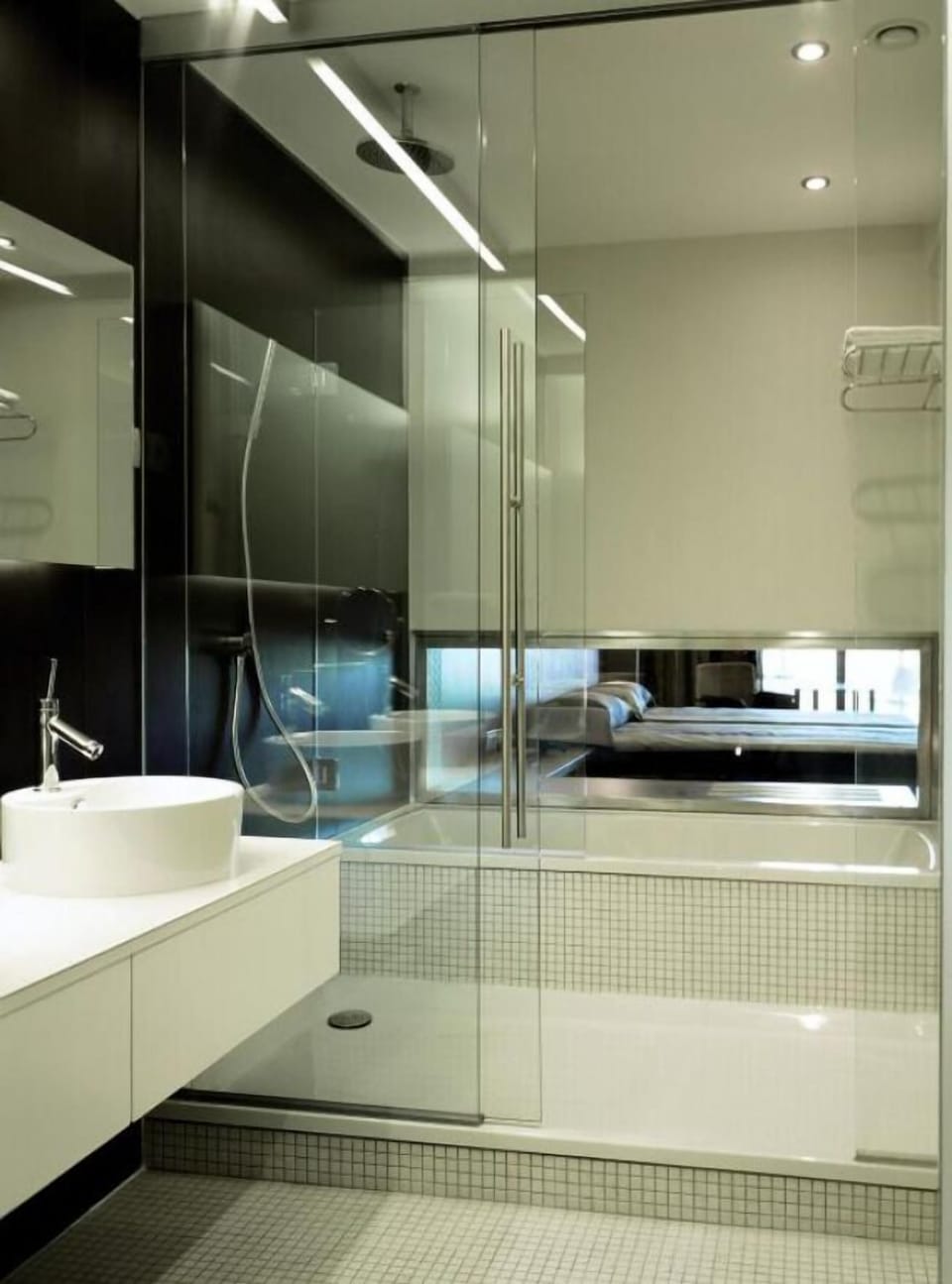 Superior Triple Room | Bathroom | Rainfall showerhead, free toiletries, hair dryer, bathrobes