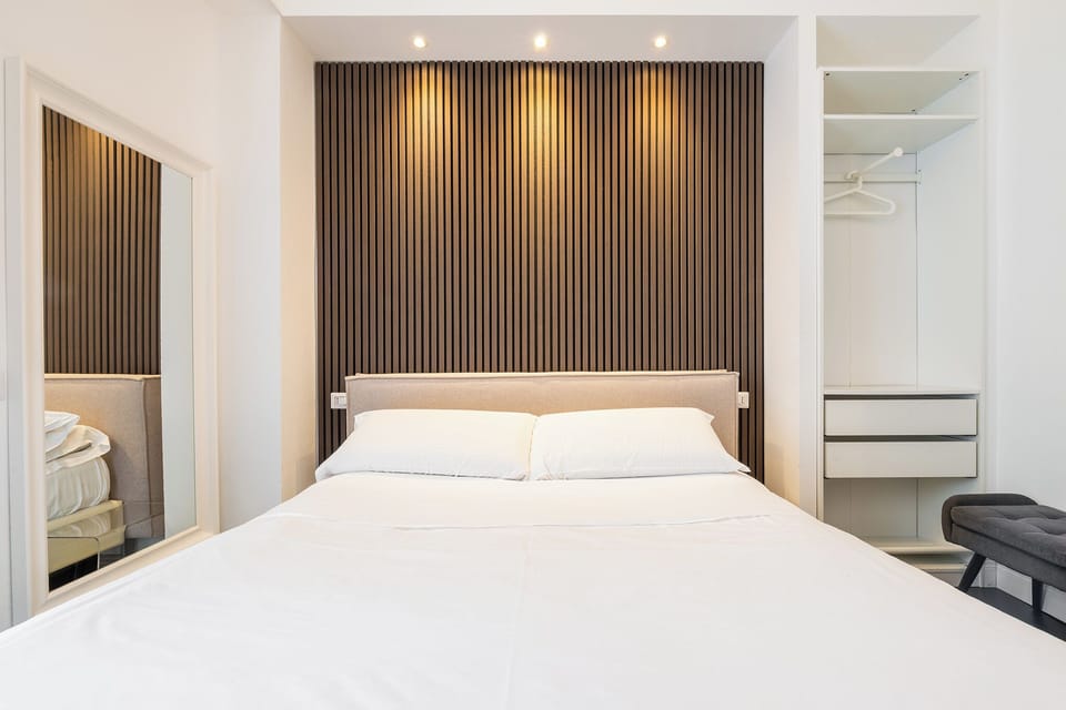 Basic Room | Minibar, desk, soundproofing, free WiFi