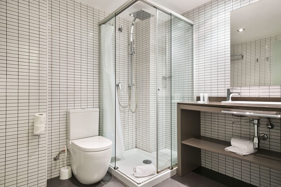 Double Room (1 or 2 beds + extra bed) | In-room safe, desk, free WiFi, bed sheets