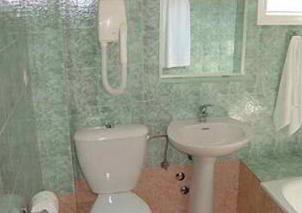 Free toiletries, hair dryer, towels, toilet paper