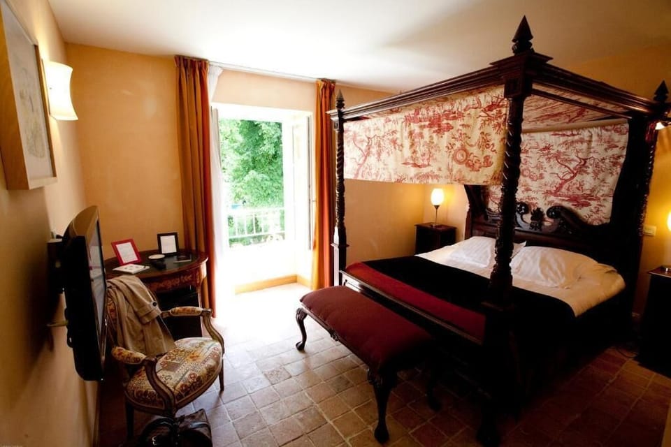 In-room safe, soundproofing, free WiFi