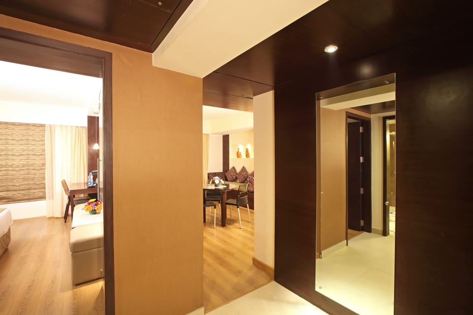 Suite, 1 King Bed | Premium bedding, minibar, in-room safe, desk