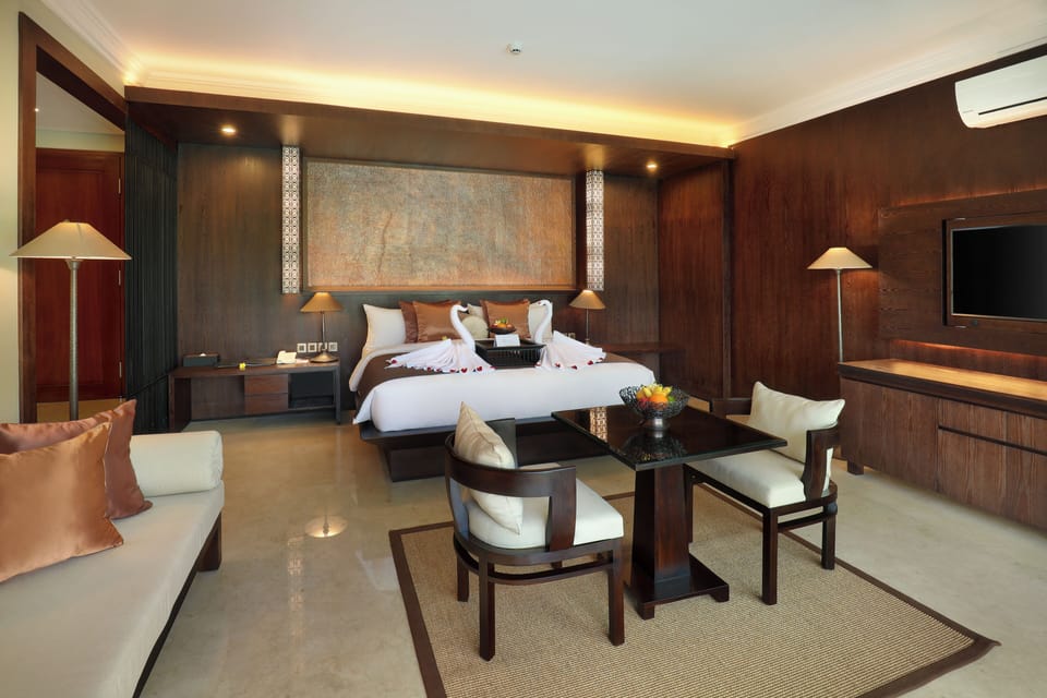 Suite, Garden View | 1 bedroom, premium bedding, minibar, in-room safe