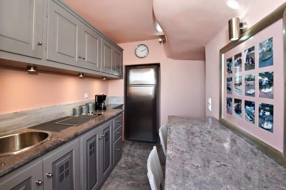 Deluxe Suite (Sunset View) | Private kitchen | Fridge, espresso maker, electric kettle, cookware/dishes/utensils