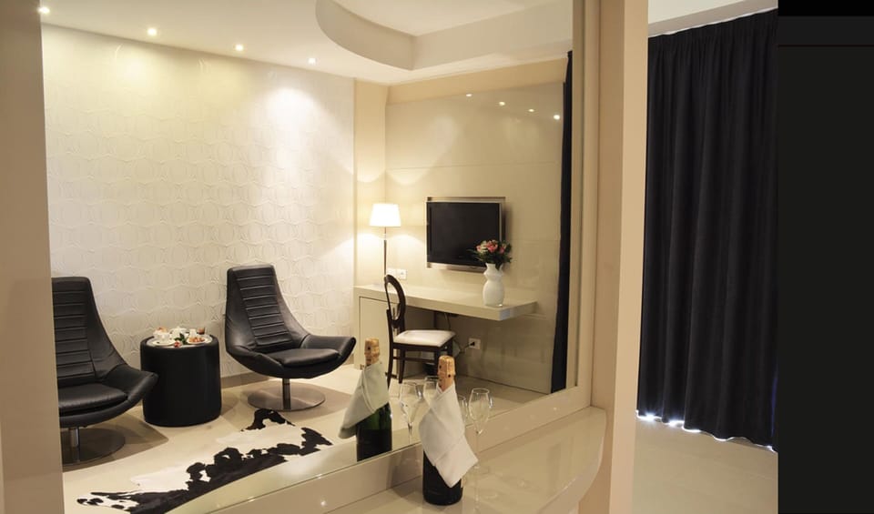Suite | Premium bedding, minibar, in-room safe, desk