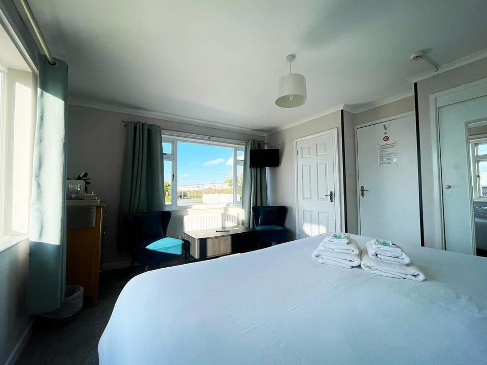 Deluxe Double Room (Large Double Room) | Hypo-allergenic bedding, individually decorated, individually furnished