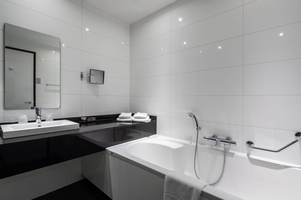 Deluxe Room, 2 Twin Beds | In-room safe, desk, laptop workspace, blackout drapes