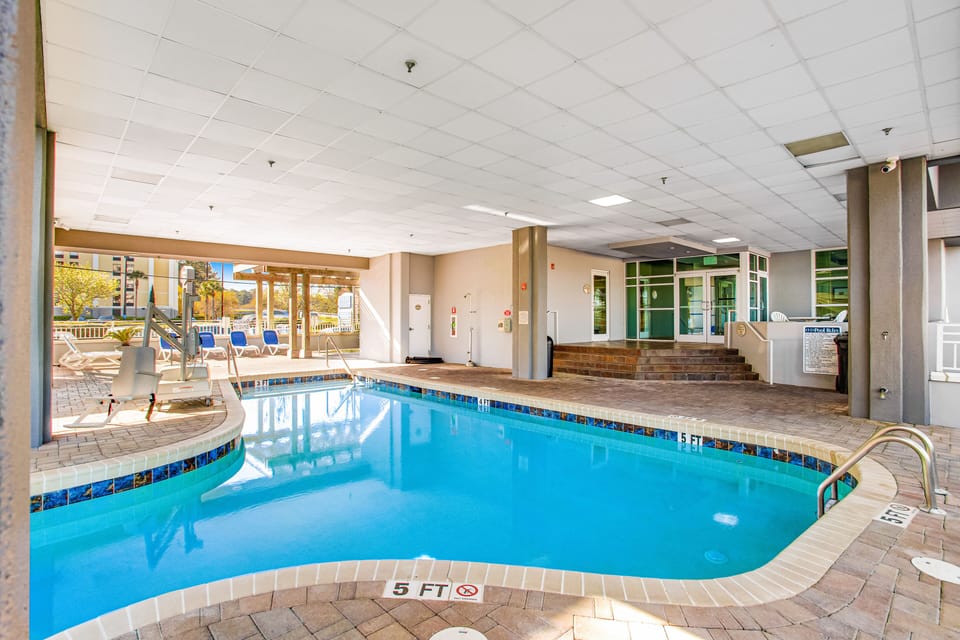 Indoor/outdoor pool