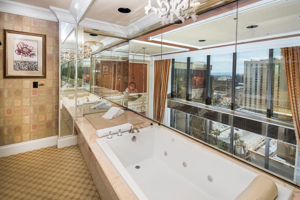 One Bedroom Spa Suite | Bathroom | Eco-friendly toiletries, hair dryer, towels